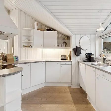 3 Bedroom Stunning In בית נופש Martofte